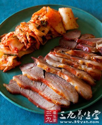 ,驢肉性味甘涼有補氣養血滋陰壯陽功效